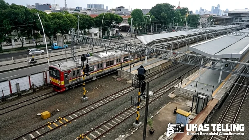 Satpol PP Segel Akses Rel Jatinegara Usai Video Viral